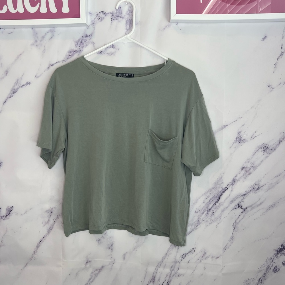 Cotton On Sage green cropped short sleeve w/ pockets sz M